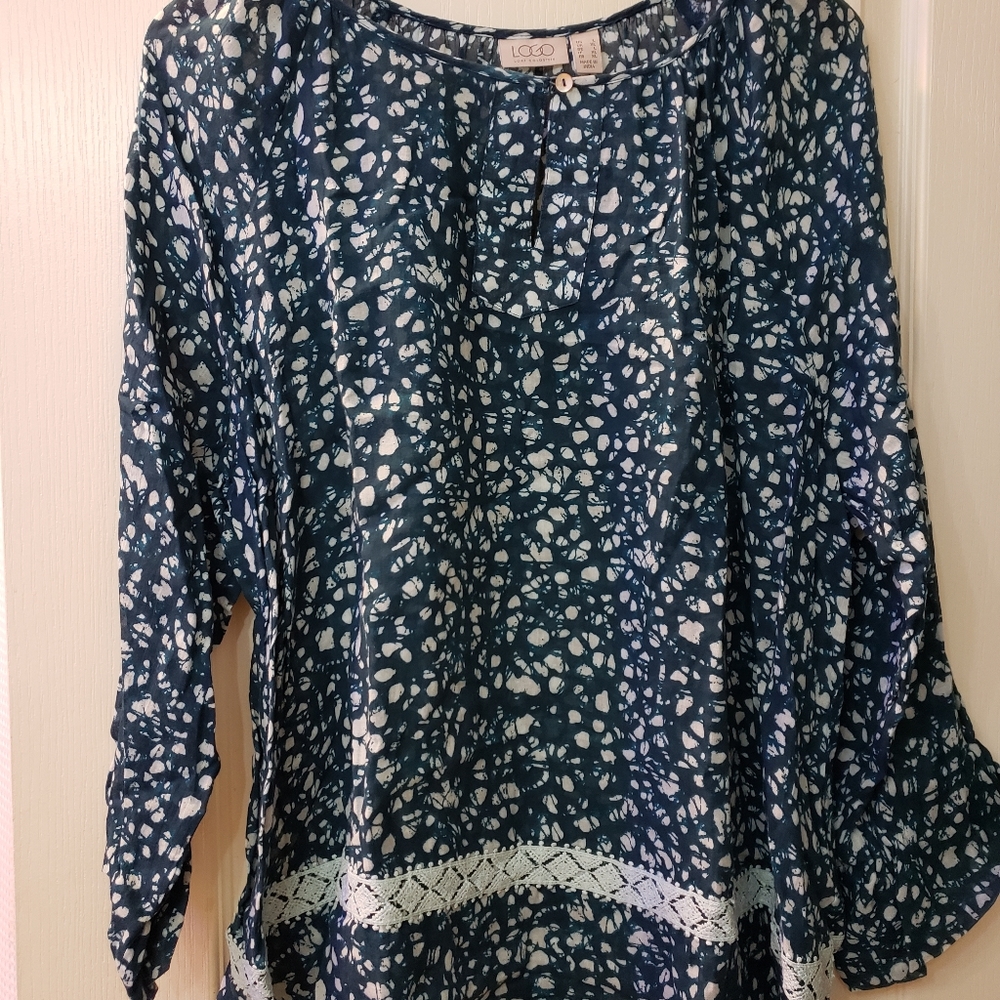 Logo Bell sleeve top